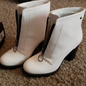 Vera Wang White Heeled Short Boots
